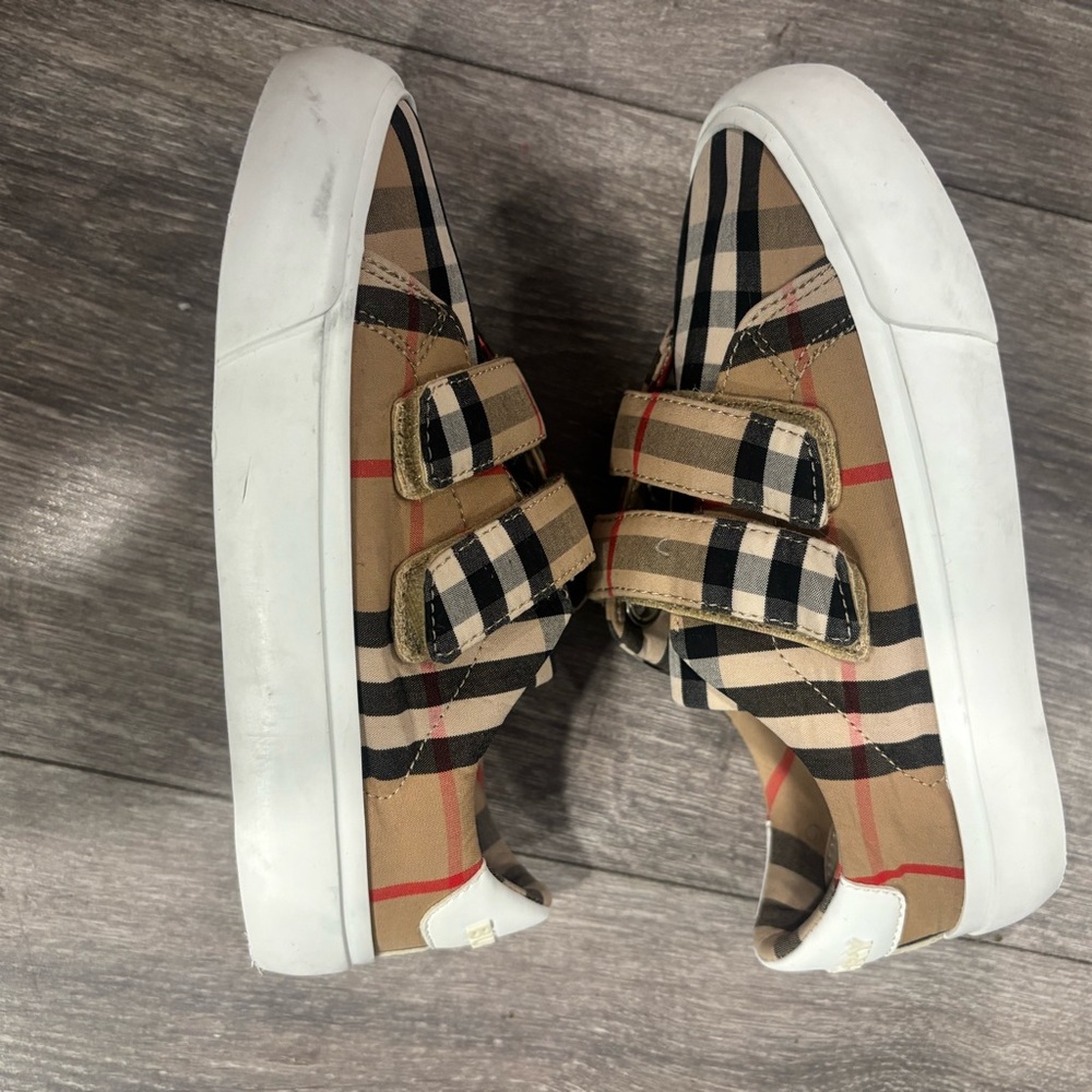 Burberry - Picture 6 of 6
